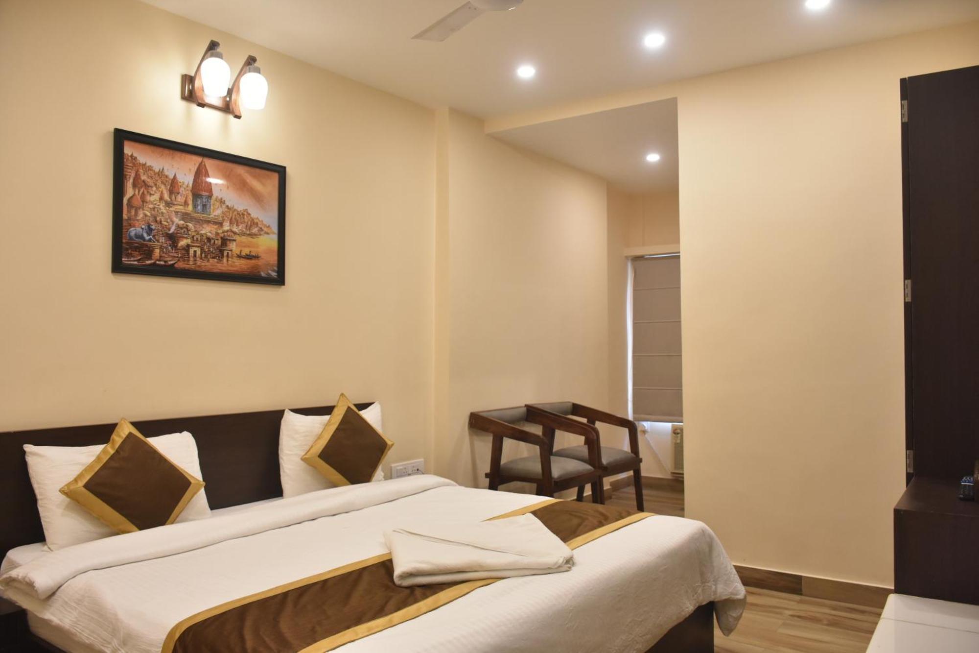 Puri Inn Benares Buitenkant foto