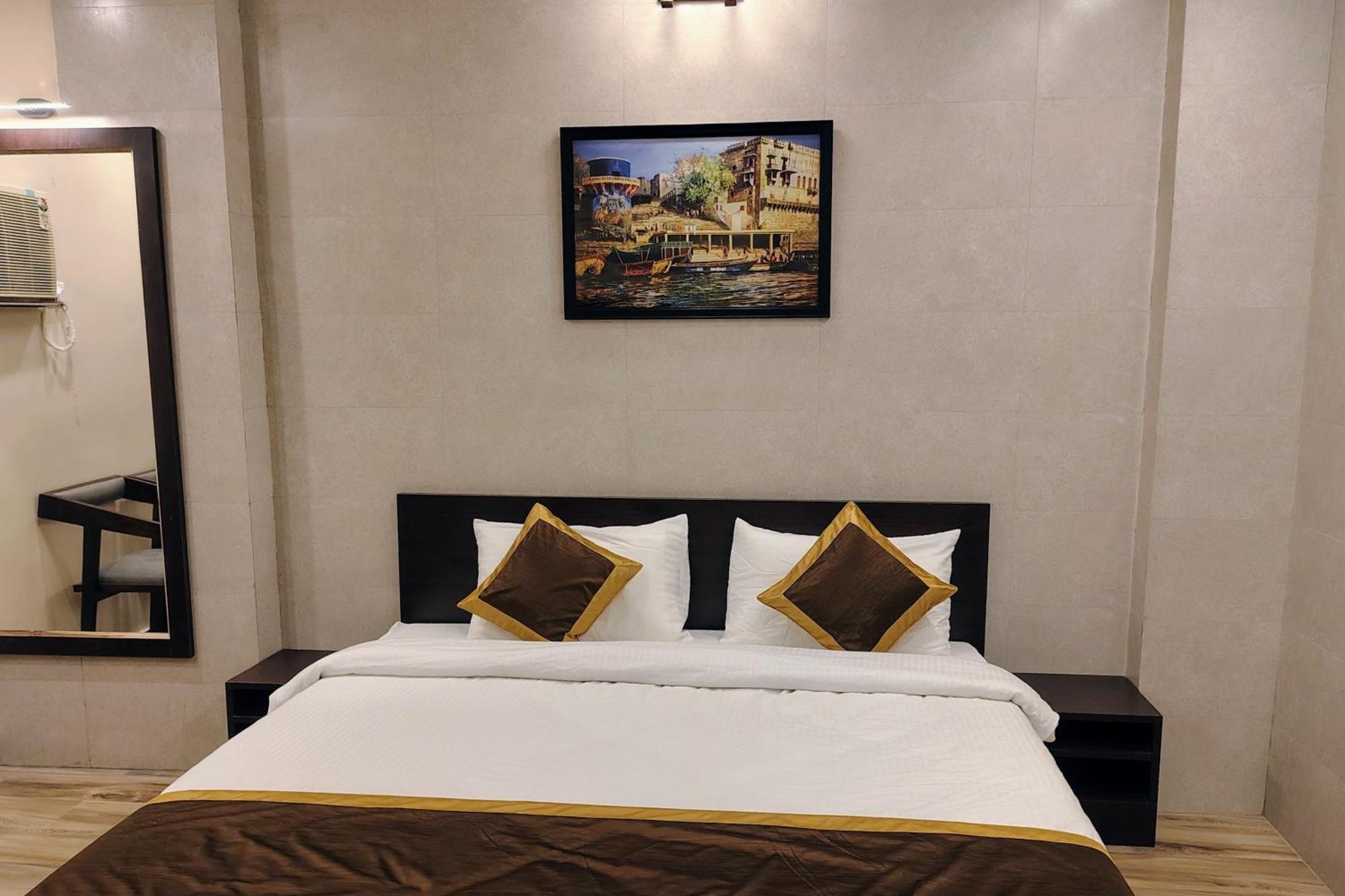 Puri Inn Benares Buitenkant foto